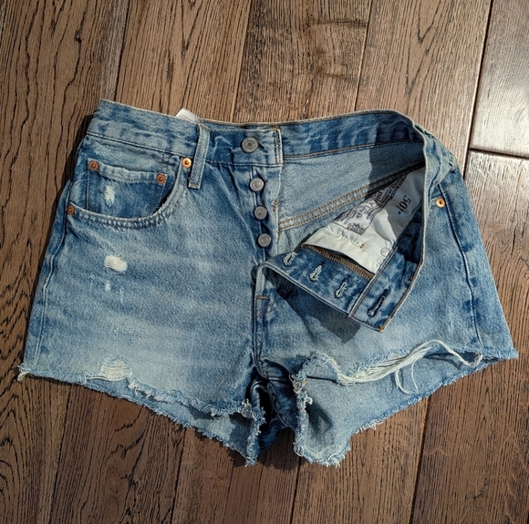 Levi's 501® Original Fit High Rise Shorts - Picture 4 of 8